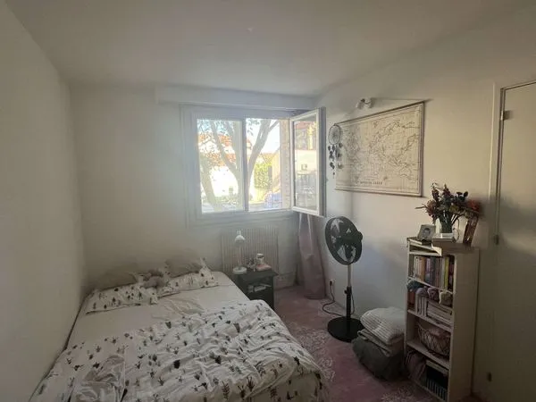 Chambre disponible dans une colocation de 3 filles -Villeurbanne métro flachet 