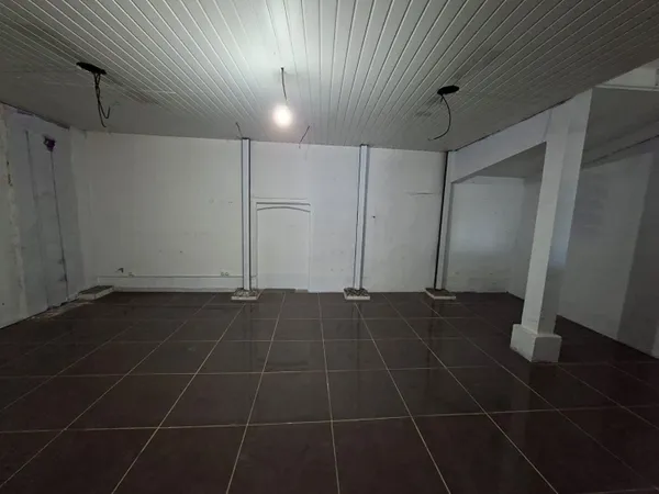 A LOUER : Local commercial Premium - 85 m2 - Saint-Pierre 