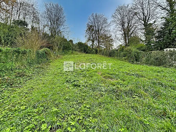 LA CELLE SAINT CLOUD - Terrain constructible viabilisé de 1000m² 