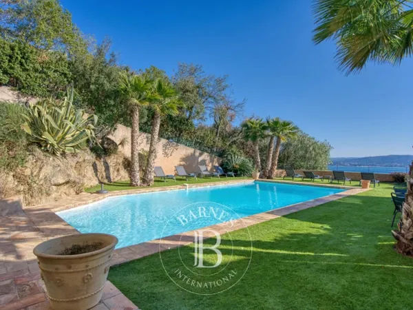 LOCATION SAISONNIÈRE - GOLFE DE SAINT-TROPEZ/GRIMAUD - VILLA VUE 