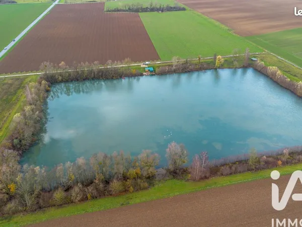 Terrain 68000 m² Norrois 