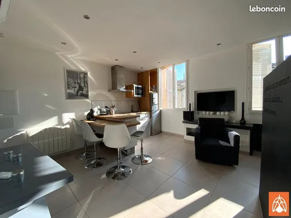 Studio 1 pièce 28 m² 