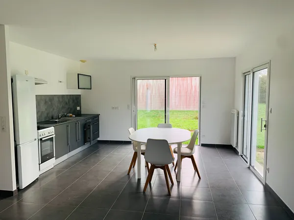 A LOUER MAISON MEUBLEE 2 CHAMBRES A COMMEQUIERS 