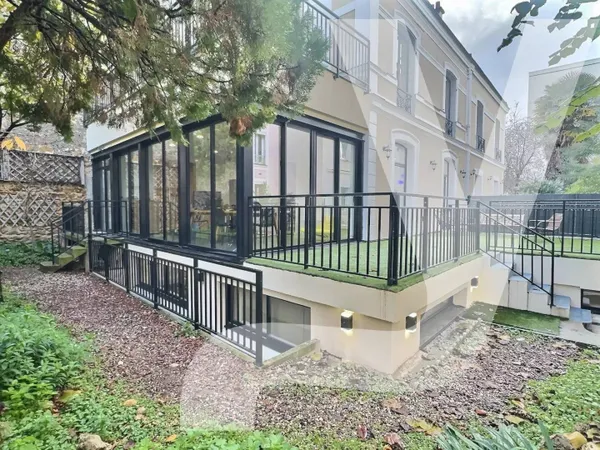 Maison 11 pièces 320 m² 