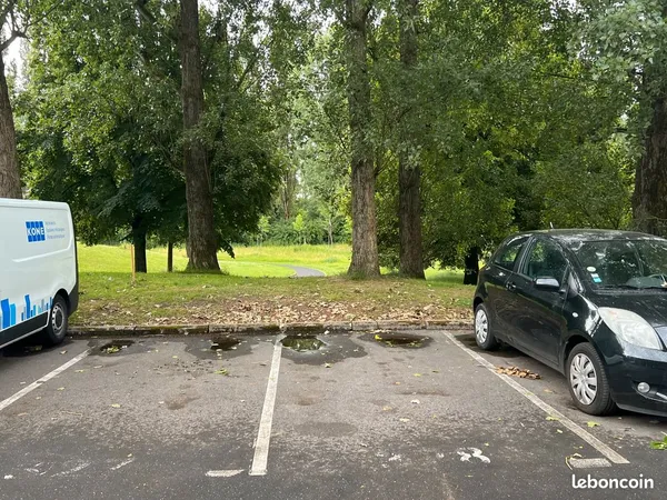 Stationnement à louer 