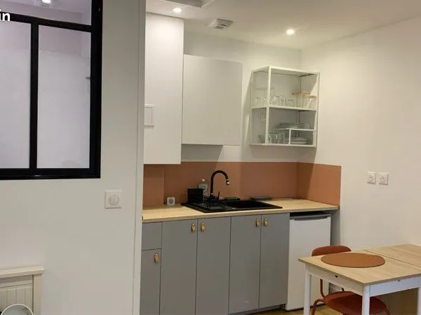 Location Studio meublé 475 euros CC 