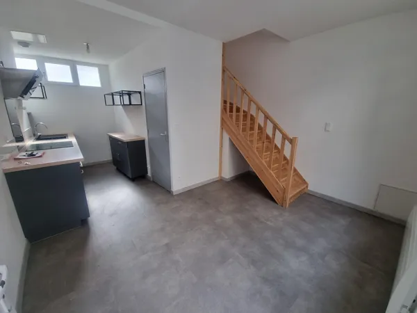 Réf 3956 L1502 - Au calme, petite maison sans extérieur proc 