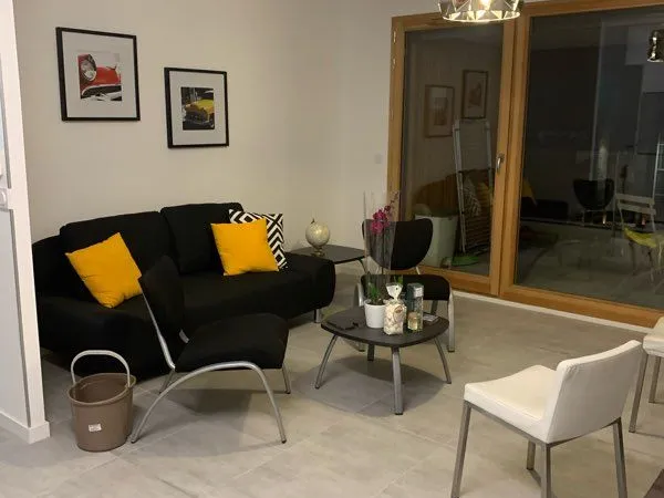 Appartement T2 meublé, construction récente face gare 