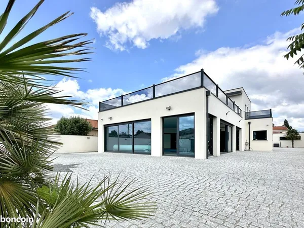 Villa 6 pièces 227 m² 