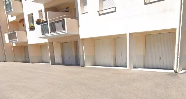 REF 03 BIS LOCATION A L'ANNEE GARAGE PRIVE 