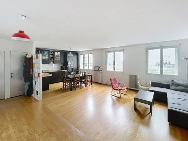 Appartement de 5 pièces (97m²) 3 chambres, possibilité de recréer une 4ème chambre 