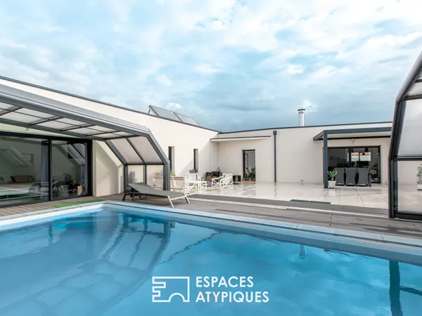 Villa d'architecte avec piscine, volumes généreux et vie de plain-pied 
