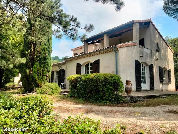 Villa 12 pièces 238 m² 