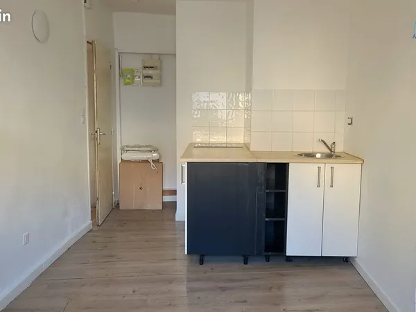 Studio 1 pièce 17 m² 