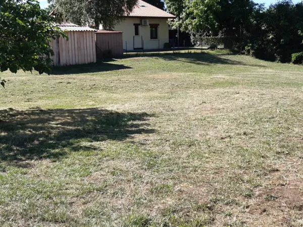 Terrain 600 M2 constructible 