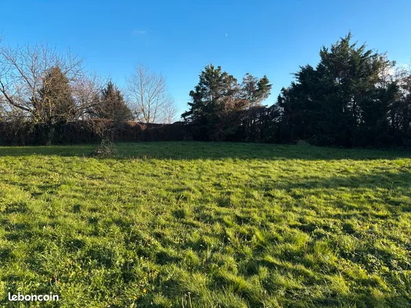 À vendre - Terrain 2179 m2 constructible viabilisé à CHAPONNAY 495 000 