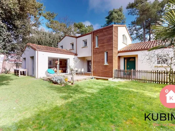 Propriété 8 pièces 175 m² 