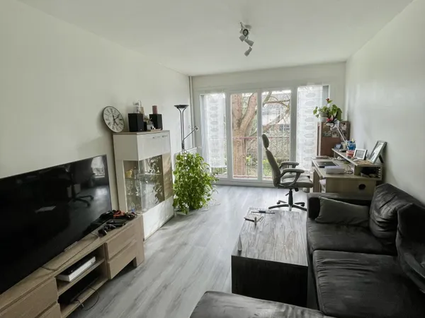 A proximité de la voie verte, bel appartement F2 rénové 