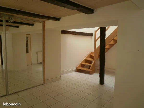VAIRE ARCIER F2 51m2 Duplex dans maison avec entrée indépendante ( sans terrain ) 