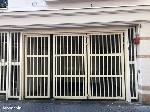 Location garage, parking Paris 18ème, 135 