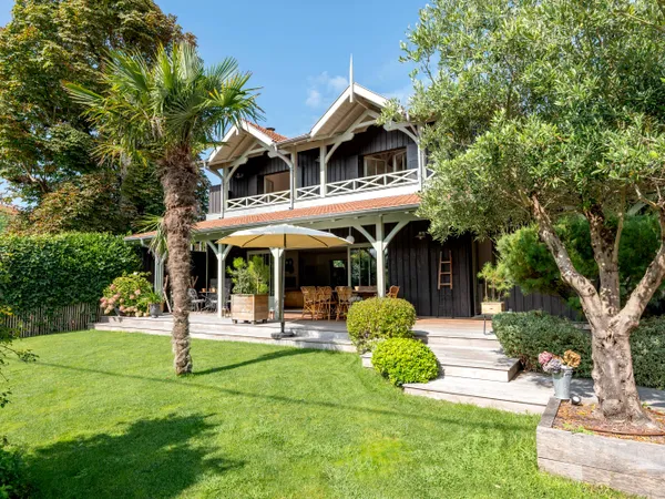VENDS EXCEPTIONNELLE PROPRIÉTÉ 2 MAISONS CENTRE CAP-FERRET 