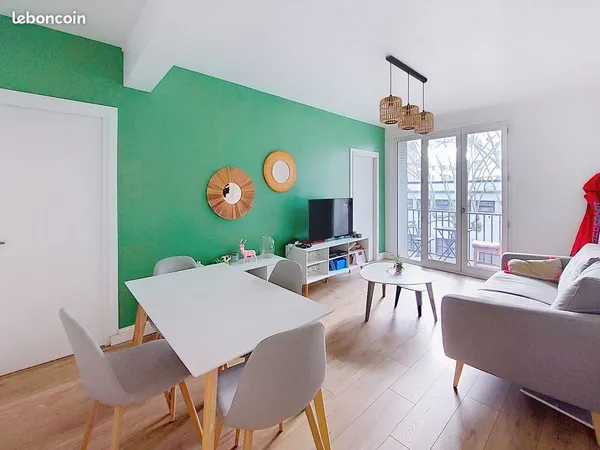 Chambre disponible location entre filles Confluence Perrache 
