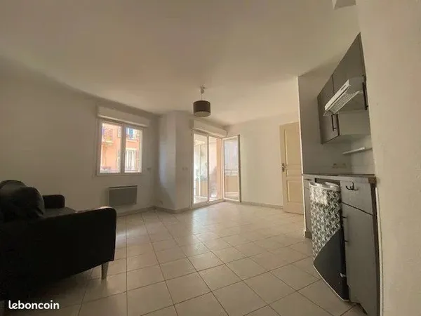 Studio 1 pièce 24 m² 