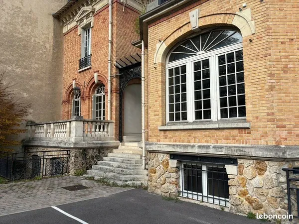Bureaux 185 m² 