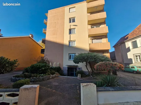 A deux pas d'Unterlinden : F2 de 42m² avec balcon et parking - à rafraîchir 