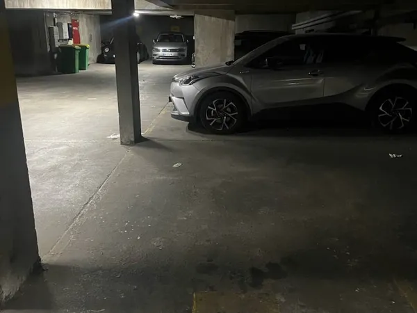 Loue parking - 11m² 