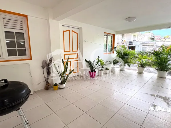 Magnifique maison rénovée sur deux niveaux - SCHOELCHER 