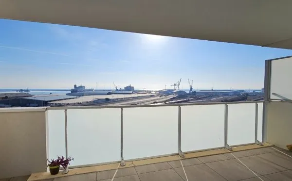 Superbe appartement T3 dernier Ã©tage avec terrasse vue mer et  p