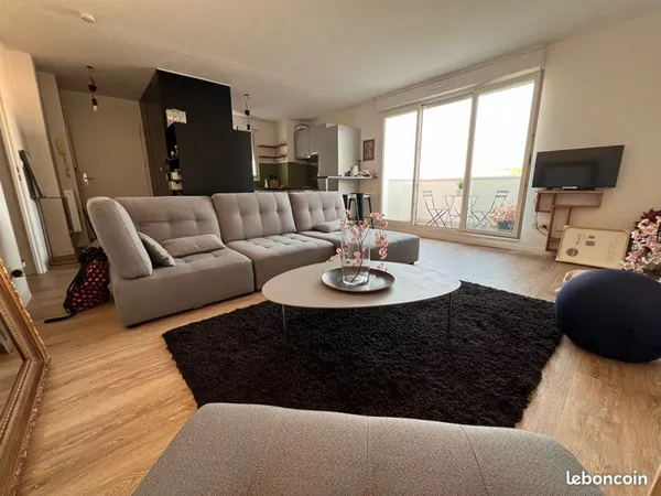 Bordeaux T3 68 m2 - BALCON-PARKING, LIBRE 18/12 