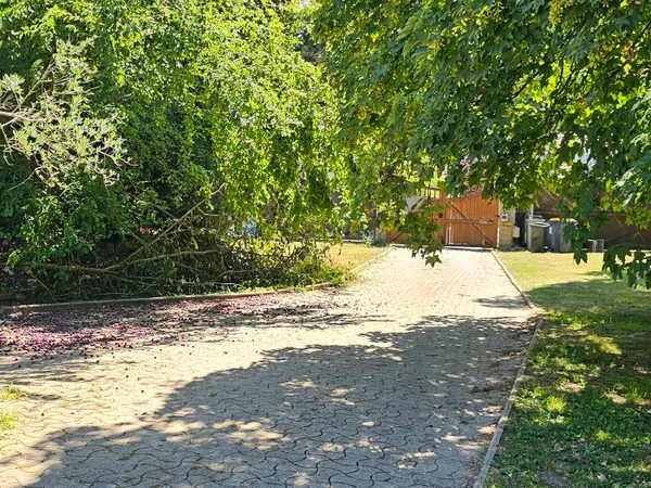 Vends terrain avec 3 logements existants - 2084m² 