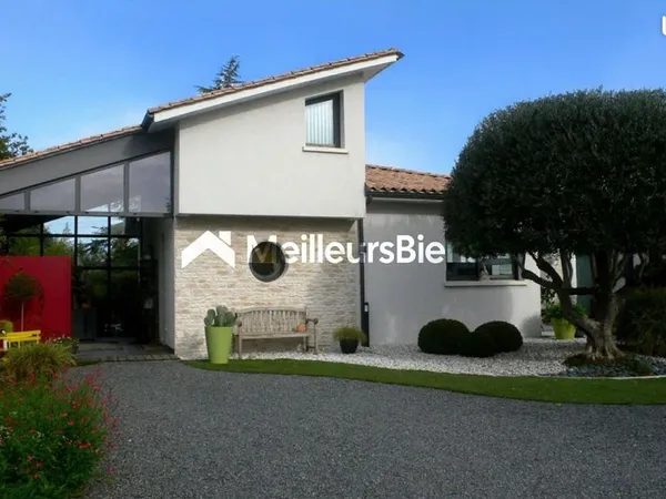 Maison 7 pièces 208 m² 