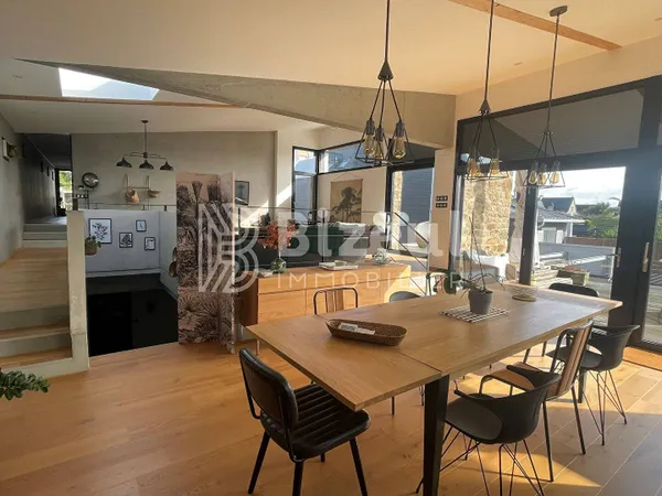 Maison de plain-pied 7 pièces 250 m² 