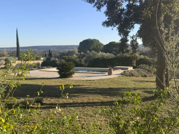 Villa avec piscine et sa vue imprenable. 