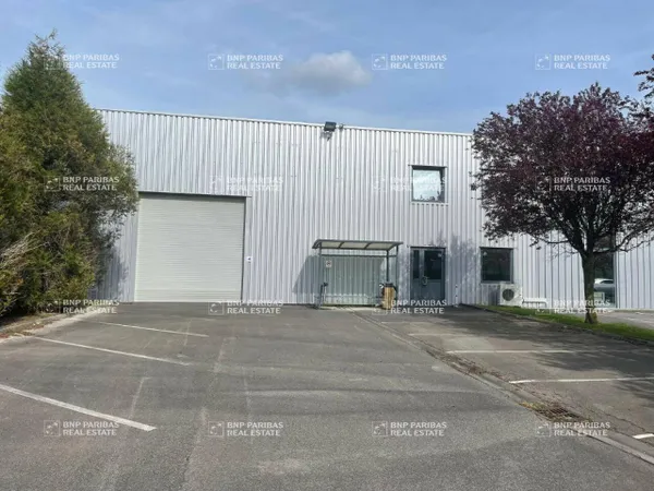 Local d'activité 387 m² 