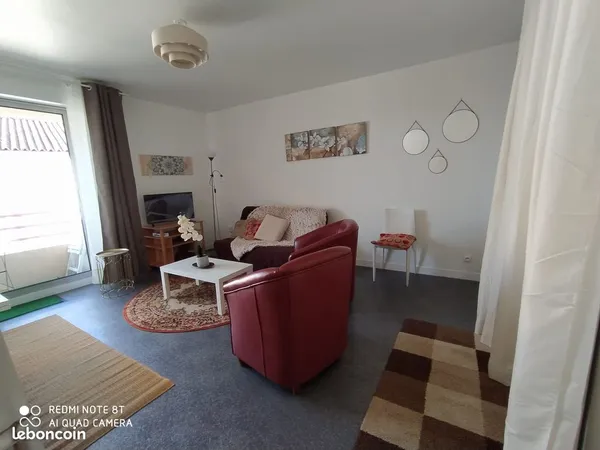 Studio meublé avec balcon et parking 
