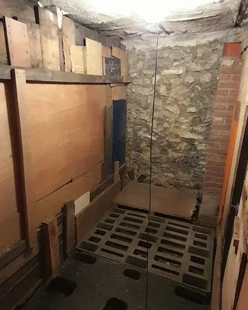 Loue cave refaite à neuf - 5m² - Paris 18ème Chateau Rouge 