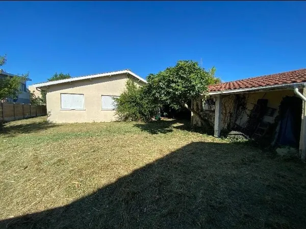 Local commercial 4 pièces 74 m² 
