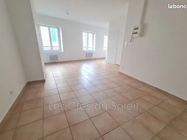 Studio 1 pièce 27 m² 