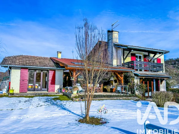 Maison 6 pièces 198 m² 