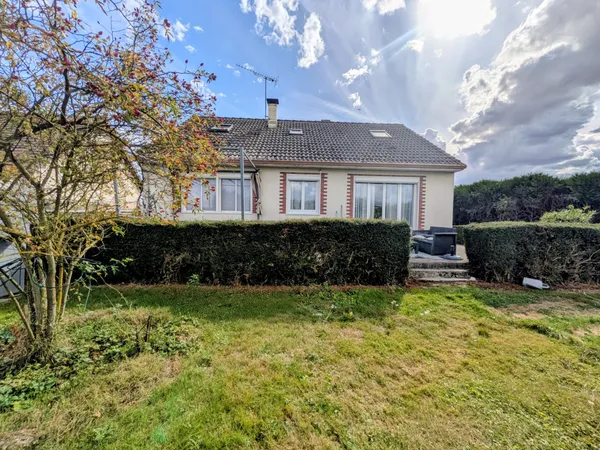 Maison familiale 7 pièces sur sous-sol total- Proche Beauvai 