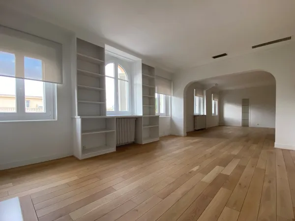 NICE CENTRE - APPARTEMENT EN DUPLEX DE 191M² A VENDRE - EN PARFAIT ETAT - EN DERNIER ETAGE AVEC 