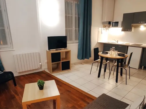 STUDIO T1 meublé rénové haut de gamme avec jardin proche Universités/Ecoles 