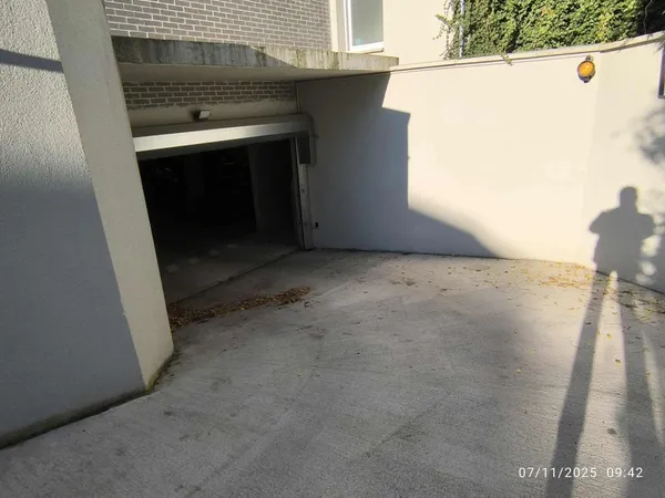 Place de parking. Spécial PMR. 