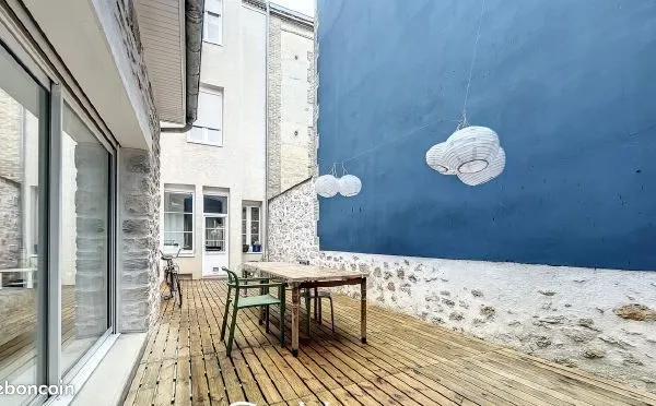 Appartement T2 de 60 m2 refait à neuf avec une belle terrasse ensoleillée de 30 m2 