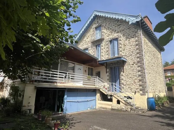 Maison de 9 pièces principales 