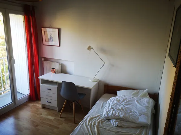 Loue chambre meublée 